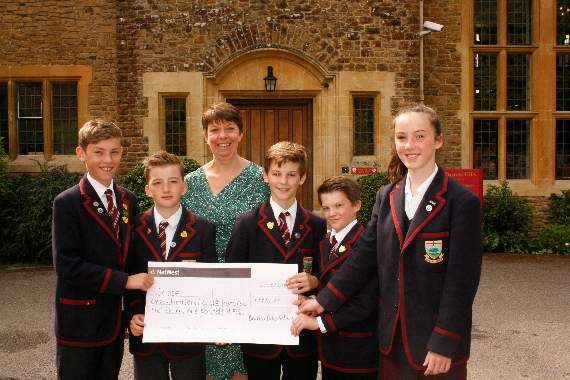 Pupils show fundraising Scope