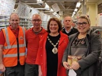 Mayor thanks posties for first-class Christmas service