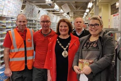Mayor thanks posties for first-class Christmas service
