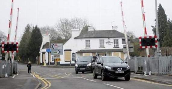 Farnham residents frustrated by rail track level crossing delays