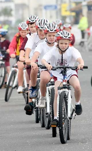 Town takes cycle tour race to its heart