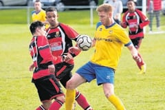 Kingfishers in with title chance