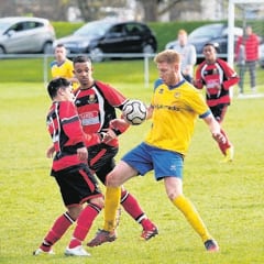 Kingfishers in with title chance