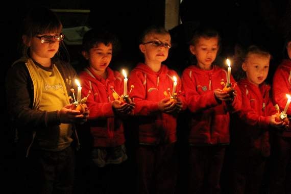 Scouts and guides Christingle service