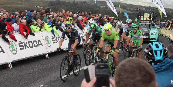 Crowds turn out from Whiddon Down to Haytor for cyclists' Tour of Britain