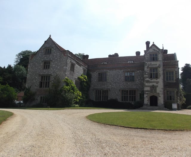 Shakespeare comedy in the open air at Chawton House