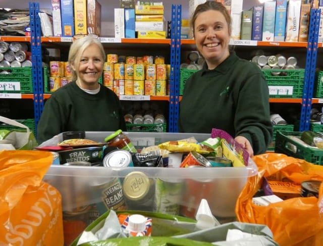 Generous Co-op shoppers deliver £950 boost for Farnham Foodbank