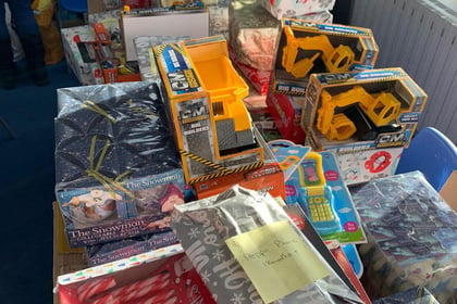 Bordon cargo company gives toys to Liphook food bank
