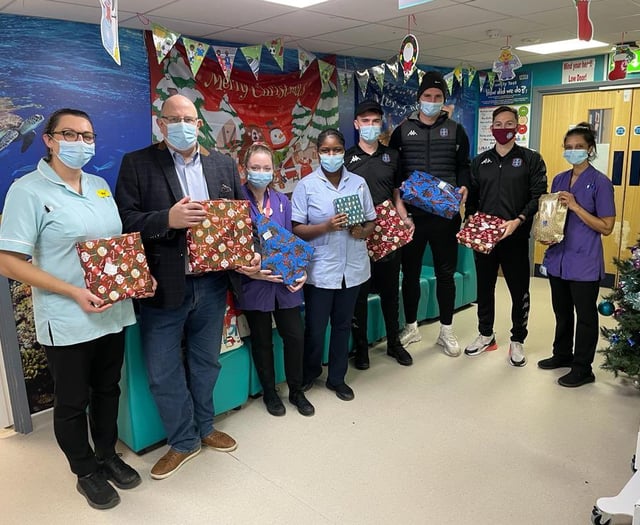 Badshot Lea bring cheer to Frimley Park Hospital children's ward