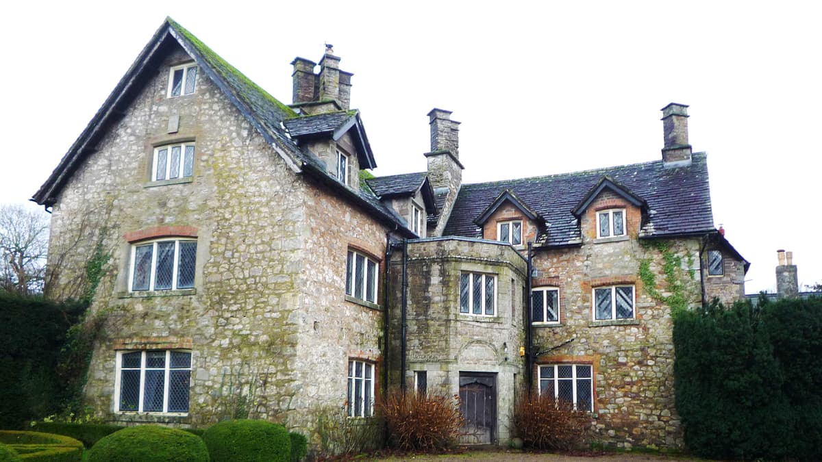 Content of Goytre Hall to be sold in 2day auction