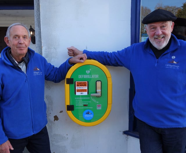 New defibrillator installed at Weybourne pub will be available 24/7