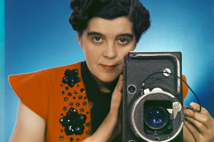 Madame Yevonde: The woman who brought colour to photography