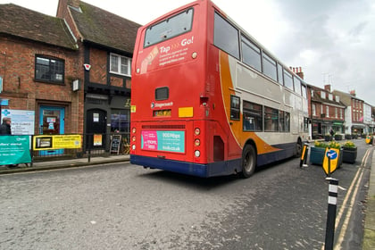 Broken down bus in Farnham's one-way system causing chaos