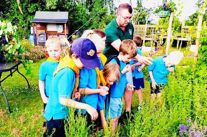 Cllr Chris Jackman talks nature with scouts