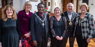 Choir impresses the mayors and mayoresses