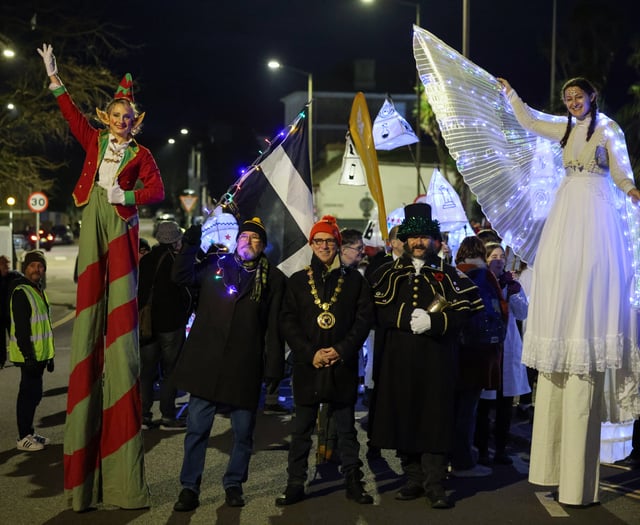 Hundreds sing Happy Birthday to statue at Humphry Davy Lantern Parade