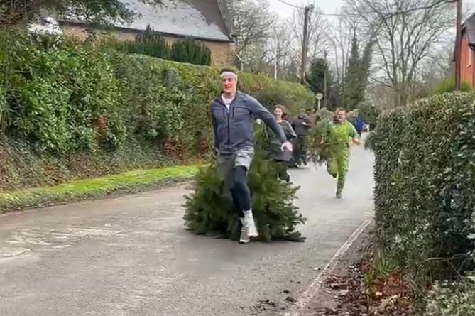 Ewshot Christmas Tree Race PIC2